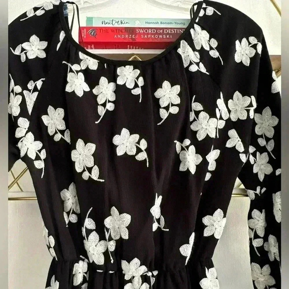Le Lis Mini Black with white Embroidered Floral Dress Size S - Picture 4 of 11